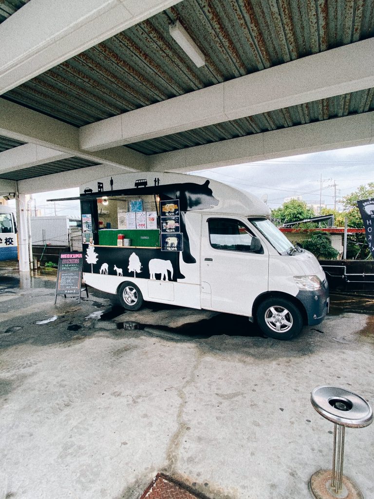 北海道からやってきた タピオカの移動販売車 ネオクマ タピオカ へ タピ活してきた Re麺bar